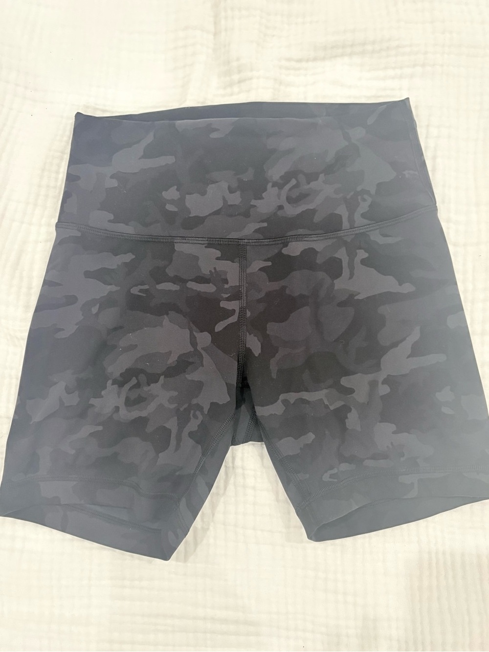 Lululemon Wunder Train Shorts 6” Camo size 8